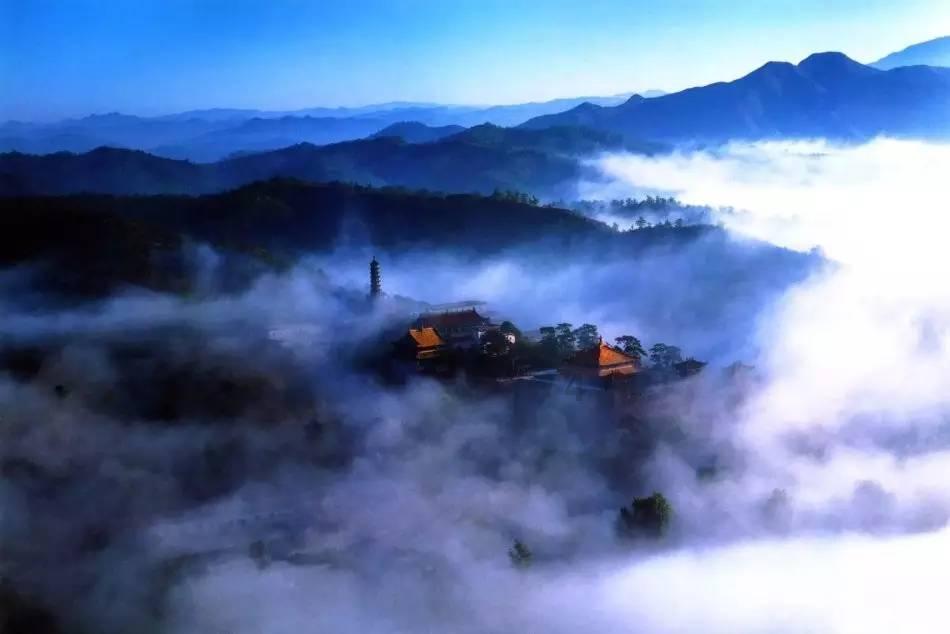 一束光,照亮雪夜的浪漫 | 每日一图 狐瞰世界